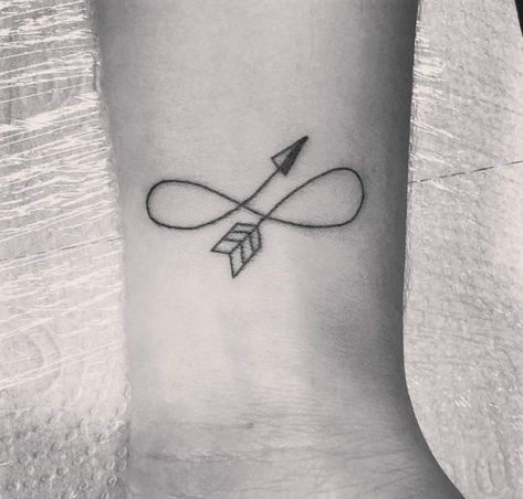 Significado de tatuagens de Malin Best Friend Tattoo, Next Tattoo Ideas, Ancient Tattoo, Meaningful Tattoos For Women, Spiritual Tattoos, Line Art Tattoos, Tattoo Designs And Meanings, Wolf Tattoos, Best Tattoo Designs