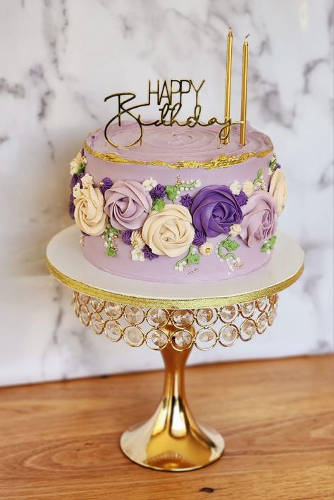 Birthday Cakes For Women Simple, Rosette Cake Ideas, 60th Birthday Cake For Ladies, Birthday Cake For Women Simple, Simple Birthday Cake Designs, Modern Birthday Cakes, Whipped Cream Cakes, Rosette Cake, Buttercream Cake Decorating