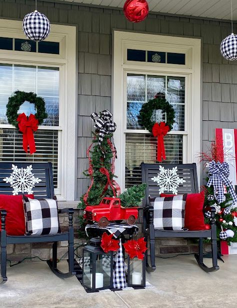 Plaid Christmas Decor, Porch Christmas Decor, Front Porch Christmas, Country Christmas Decorations, Outside Decorations, Christmas Porch Decor, Christmas Decorations Diy Outdoor, Diy Christmas Decorations Easy, Creation Deco