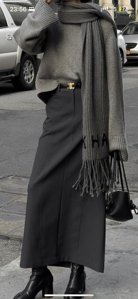 Skirt Winter 2023, Loose Chic Outfit, Grey Skirt Street Style, Grey Long Skirt Outfit, Maxi Pencil Skirt Outfit, Long Grey Skirt Outfit, Grey Maxi Skirt Outfit, Mode Over 50, Fall Pinterest