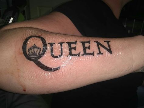 Queen Band Tattoo Ideas, Queen Tattoo Band, Roger Taylor Queen, Queen Tattoo, Freddy Mercury, Fox Tattoo, Roger Taylor, Band Tattoo, Queen Band