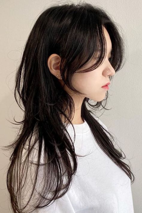 Long Layers With Curtain Bangs Long Layers With Curtain Bangs, Korean Curtain Bangs, Layers With Curtain Bangs, Bangs Styles, Sleek Short Hair, Bangs Wavy Hair, Bangs Ponytail, Face Framing Curtain Bangs, Hair Inspiration Long