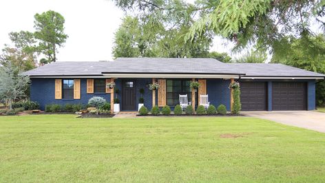 Navy Blue House Exterior, Ranch Style House Exterior, Navy Blue House, Blue House Exterior, Brick Ranch Houses, Curb Appeal Ideas, Painted Brick Exteriors, Navy Houses, Ranch House Remodel