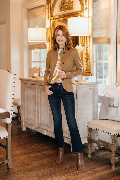 Cathy's go-to for fall is a versatile blazer, in particular, the Rag & Bone Slade blazer shown here. Image: Beckley & Co. Mom Body, Snake Print Shoes, Blazer Outfit, Outfit Formulas, Cropped Flare Jeans, Virtual Fashion, Casual Work Outfits, Loungewear Set, Rag And Bone