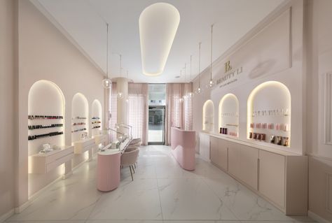 Ideas Decoracion Salon, Makeup Studio Decor, Salon Interior Design Ideas, Nail Salon Interior Design, Shoe Store Design, Nail Salon Interior, Nail Salon Decor, Hair Salon Decor, Spa Interior