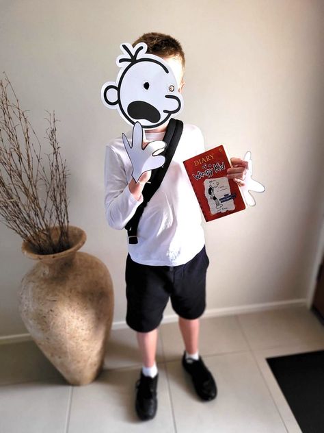 Book Week 2022, 2022 Costume Ideas, Organised Housewife, Book Character Costumes, Character Costume, Book Week Costume, Diy Kostüm, Wimpy Kid, Book Character