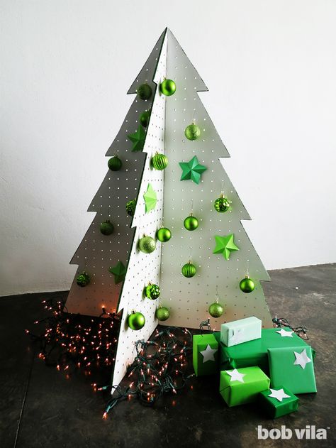 How to make Christmas tree that stores flat and is easy to set up Foldable Tree, Beach Christmas Trees, Fake Christmas Trees, Pallet Christmas Tree, Pallet Christmas, Modern Christmas Tree, Real Christmas Tree, Traditional Christmas Tree, Beach Christmas