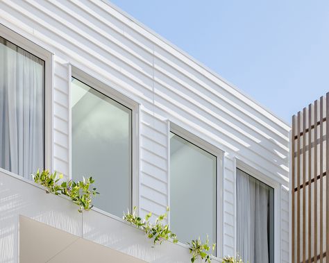 Elevate Your Home with James Hardie Linea™ Weatherboards Outdoor Cladding, Concrete Cladding, Queenslander Renovation, Timber Pergola, Cement Panels, Home Exteriors, Wall Cladding Panels, Front Facade, Grey Street