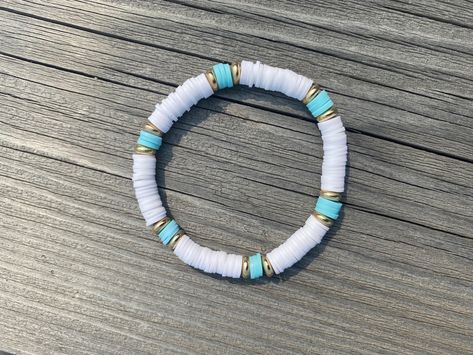 Country Clay Bead Bracelet Ideas, Make Clay Beads, Beachy Bracelets, Clay Bracelets, Clay Bead Necklace, Friendship Bracelet Patterns Easy, Diy Leather Bracelet, Preppy Bracelets, Homemade Bracelets