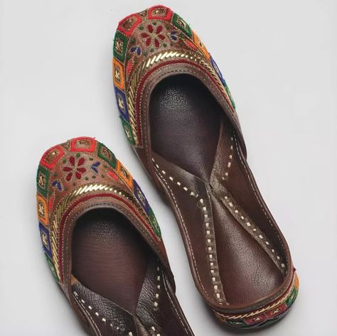 Premium pure leather jutti MUKAISH Embroidry Super soft & comfy Look like beautiful Size also available 36 to 41 Natural Leather Bag, Cold Coffee Recipes, Punjabi Jutti, Cold Coffee, Coffee Recipes, Amazing Nature, Natural Leather, Nice Shoes, Wedding Shoes