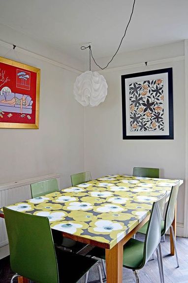 My friend Wendy's dining table was looking battered and in need of some love. It even had a great big dirty iron mark on it. The table was the focal point of her lounge dinner and used not just for eating at, but her and her boys also did use the table for art and crafts. We decided to upcycle it with wallpaper just like she did with her garbage bin (see it here). Wendy's decor style was mid-century modern so she wanted to revamp the table with something to fit that decor.She also w… Decoupage With Wallpaper, Wallpapered Table Top, Wallpaper Table Top Diy, Wallpaper On Furniture Diy, Wallpaper On Table Top, Wallpaper On Table, Decoupage Dining Table, Wallpaper Table Top, Diy Table Top Redo