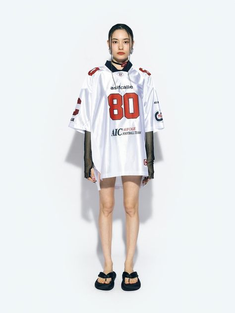 Composition : POLYESTER 100%Country of Origin : KOREA Outfits Sporty, Jersey Fashion, Cool Girl Outfits, Sport Jersey, Football Jersey, Sport Fashion, Sport Outfits, Cool Girl, Girl Group