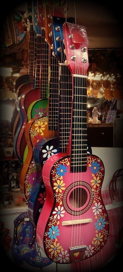 Guitar Art Project, Guitar Decor, Pinata Ideas, Painted Ukulele, Letter Door Hangers, Olvera Street, Ukulele Art, Mexican Paintings, Piñata Ideas