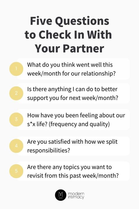 White background with 5 questions to ask for a relationship check in. Question 1: "What do you think went well this week/month for our relationship?" Questions 2: "Is there anything I can do to better support you for next week/month?" Question 3: "How have you been feeing about our s*x life? (frequency and quality)" Question 4: "Are you satisfied with how we split responsibilities?" Question 5: "Are there any topics you want to revisit from this past week/month?" Couple Check Up Questions, Relationship Check Up Questions, How To Talk To Your Partner About Your Feelings, Questions To Help Your Relationship, Relationship Questions Counseling, How To Work On A Relationship, How To Check In With Your Partner, Partner Check In Questions, Partner Check In