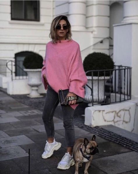 Hot Pink Sweater Outfit, Pullover Sweaters Outfits, Pink Sweater Outfit, Vinter Mode Outfits, Casual Chique Stijl, Pink Oversized Sweater, Sweater And Jeans, Winter Sweater Outfits, Pullovers Outfit