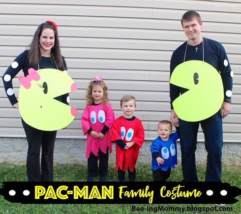 DIY No Sew Pac-man Family Costume, Halloween family of 5 or 6 Diy Halloween Costumes For Family, Halloween Costume Ideas Family, Family Costumes For 4, Costumes For Family, Pac Man Costume, Family Costumes For 3, Disney Family Costumes, Family Costumes Diy, Family Themed Halloween Costumes