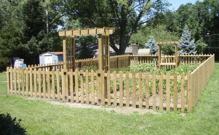 Garden Fence and Arbors. Lower fence equals less money. Black or White to match my furniture Garden Fence With Arbor, Picket Fence Garden Ideas, Garden Arbor, School Garden, Backyard Fences, Garden Fencing, Garden Fence, Fence Design, Veggie Garden