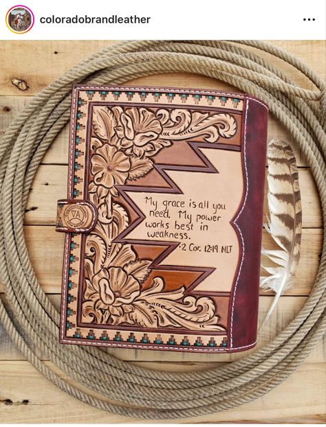 Leathercraft Ideas, Western Bags Purses, Cowboy Attire, Western Bags, Handmade Leather Work, Custom Leather Work, Leather Padfolio, Leather Bible Cover, Western Bag