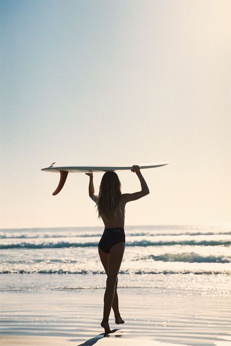 Photo Surf, Surfergirl Style, Surfer Aesthetic, Surfing Aesthetic, Surf Aesthetic, Style Surf, Surf Vibes, Surfing Pictures, Surfer Girl Style