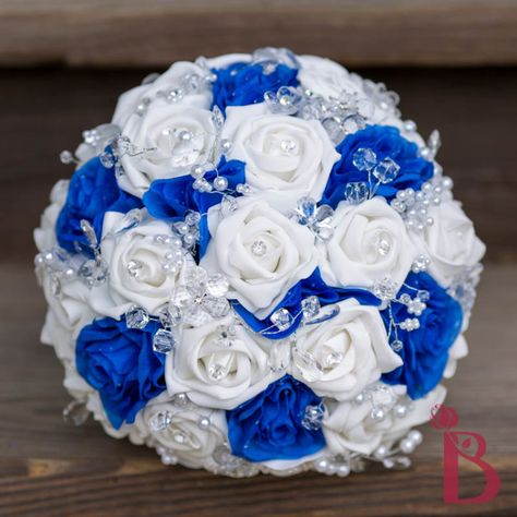 Royal Blue Wedding Decorations, Ramo Ideas, Royal Blue Wedding Theme, Silver Wedding Decorations, White Flower Bouquet, White Wedding Decorations, Blue Wedding Bouquet, Silk Wedding Bouquets, Accessories Aesthetic