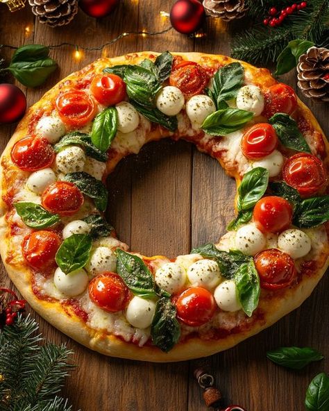 Wreath Pizza, Pizza Wreath, Pizza Fruit, Christmas Pizza, Jamie Oliver Recipes, Bread Snacks, Holiday Snacks, Christmas Brunch, Xmas Food