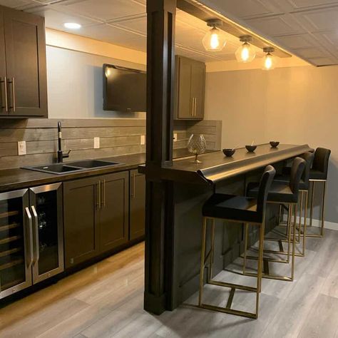 23 Cool Basement Bar Ideas That You Must See Black Basement Bar Ideas, Pub Style Basement Bar, Simple Basement Bar Ideas, Basement Bar Ideas Small, Basement Wet Bar Ideas, Basement Bar Ideas On A Budget, Basement Craft Rooms, Rustic Basement Bar, Basement Closet