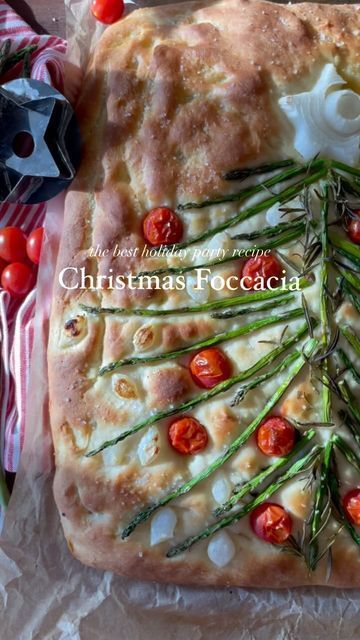 Focaccia Christmas, Christmas Focaccia, Homemade Christmas Gift Baskets, Garden Focaccia, Pearl Onions, Active Dry Yeast, Farm Fresh Recipes, Focaccia Recipe, Bread Art