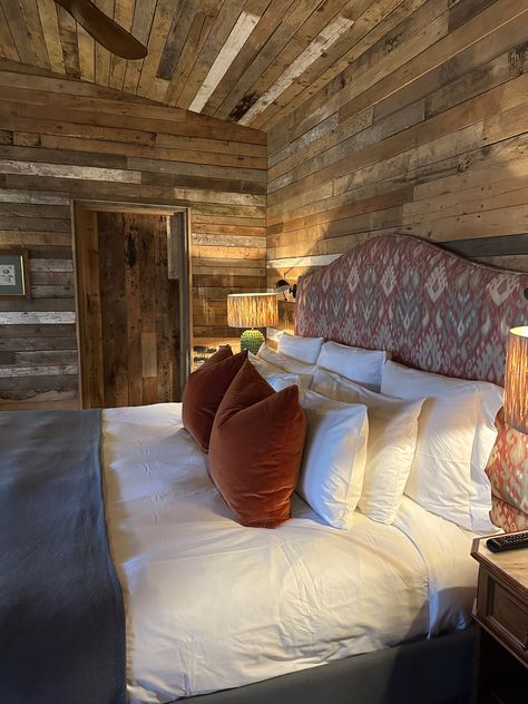 Soho Farmhouse Interiors, Benny Miller, Cotswolds Home, Mountain Lake House, Aspen Home, London Bedroom, Cotswold Cottage, Soho Farmhouse, Farmhouse Cabin