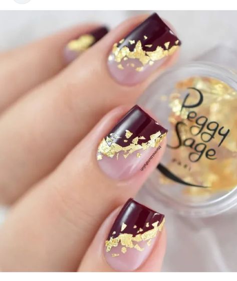 Natural Nails With Gold Foil, Short Nails With Foil Flakes, Maroon Nails With Gold Flakes, Nail Ideas With Foil Flakes, Nail Art With Gold Foil, Nails With Flakes Design, Mascarade Nails, Gel Nails With Foil Flakes, Nail Ideas With Gold Flakes