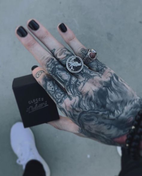 Noah Sebastian Hand Tattoos, Tim Henson Tattoo, Noah Sebastian Hands, Noah Sebastian Tattoos, Bad Omens Wallpaper, Bad Omens Tattoo, Noah Nick, Tim Henson, Jolly Karlsson