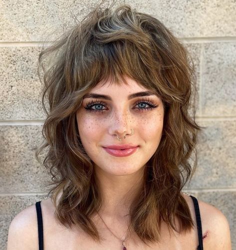 80s Shag Haircut Medium, Shoulder Shag, Mid Length Shag, Mid Haircuts, Straight Wavy Hair, Haircut 2023, Loose Curly Hair, Shaggy Hairstyles, Thick Hair Styles Medium