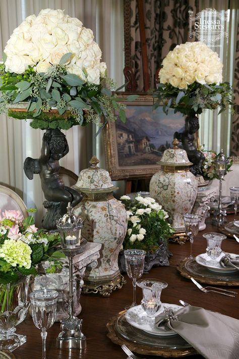 Antique Accessories, Painting, and Table setting.... Raindrops And Roses, Antique Accessories, Beautiful Tablescapes, Elegant Table Settings, Beautiful Table Settings, Style Table, Deco Floral, French Decor, French Country Decorating