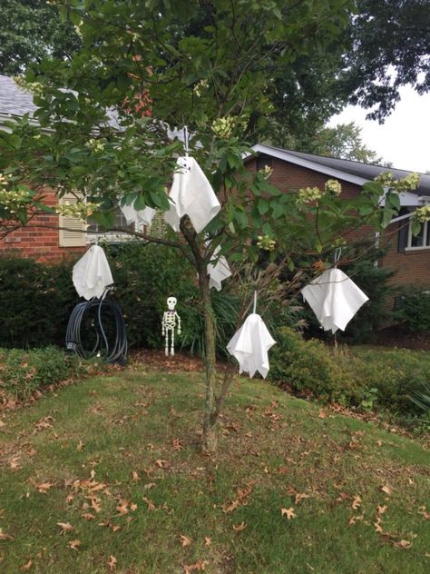 I was at Walmart this morning, and I saw these cute little ghosts.  I said to my husband, "Wouldn't they be cute hanging from our tree?"  And he said, "You could make that."  The original ghost was $3.98 each.  I went back to the craft section and picked up some plain white cotton fabric, some… Ghosts Hanging From Tree, Hanging Ghosts From Trees, Tree Ghosts Hanging Diy, How To Make Ghosts, Outdoor Ghosts, Ghost Crafts, Ghost Diy, Sheet Ghost, Hanging Ghosts