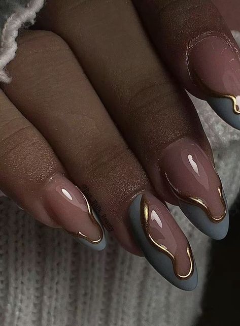 Gel Nails Ideas Non Acrylic Short, Gold Design On Nails, Gold Vacation Nails, Summer Gel Nails Ideas Almond, Short Almond Nails Designs 2024, Almond Croc Nails, Summer Gold Nails, End Of Summer Nails Ideas Almond, Green And Gold Almond Nails