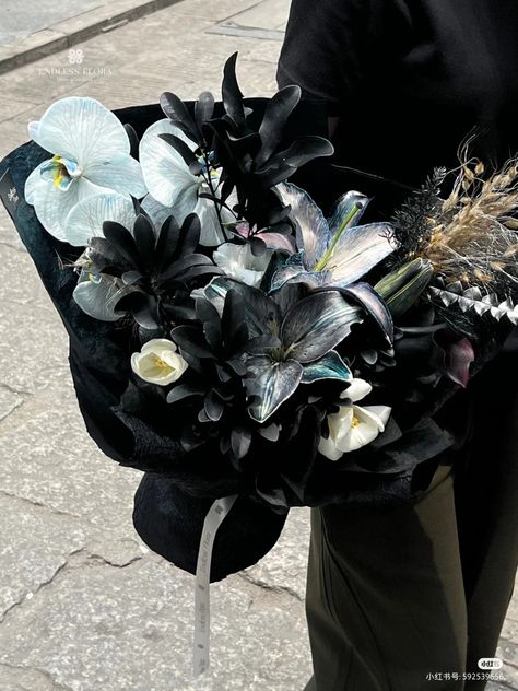 Gothic Flowers, Goth Garden, Fancy Flowers, Gothic Garden, Boquette Flowers, Image Swag, Dark Flowers, Nothing But Flowers, Flower Therapy