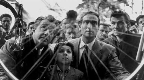 Bicycle theives Bicycle Thieves, Italian Neorealism, Film Theory, Orson Welles, Film Clips, Foreign Film, Animation Movie, The Best Films, Film History