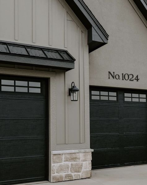 Black House Black Garage Door, Black Brick House Exterior Color Combos, Black Exterior House With Brick, White Exterior Black Garage Door, Cream Modern Farmhouse Exterior, Charcoal Siding House, Cream And Black House Exterior, Exterior House Updates, Home Exterior Black