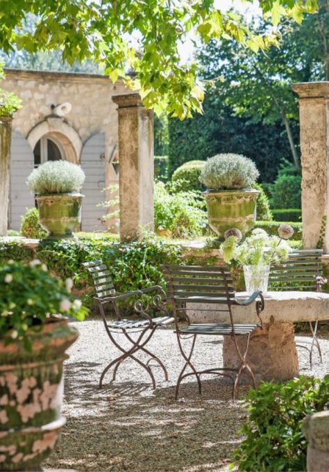 French Garden Ideas Provence France, French Chateau Interiors, French Garden Ideas, France Countryside, French Courtyard, Provence Garden, Chateaux Interiors, French Exterior, French Country Garden