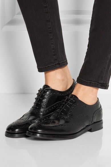 Brogues Outfit, Brogue Shoes Women, Brogues Womens, Church's Shoes, Black Brogues, Oxford Shoes Outfit, Work Shoes Women, Burberry Trench, Leather Brogues