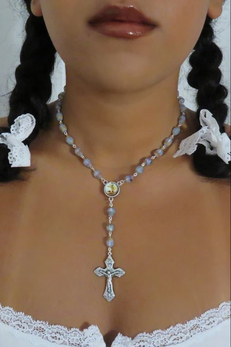 Virgin Mary Necklace Aesthetic, Lana Del Rey Rosary Necklace, Mirror Palais Jewelry, Lana Del Rey Virgin Mary, Rosary Necklace Aesthetic, Señora Aesthetic, Mexican Coquette, Mexican Catholic Aesthetic, Coquette Rosary