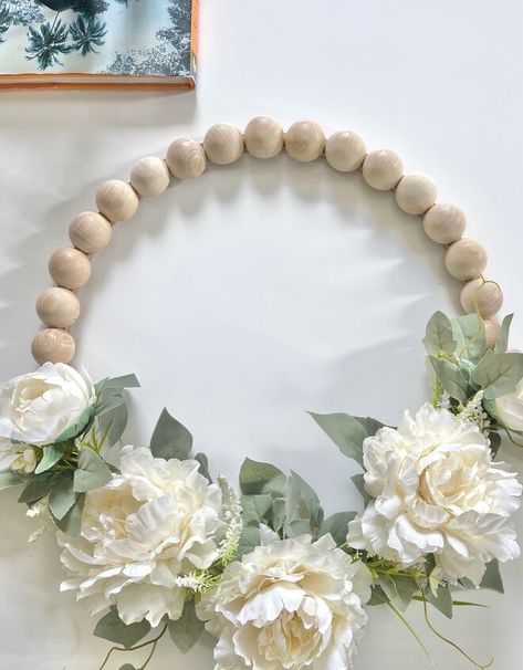 Wood Bead Circle Wreath, Wood Bead Succulent Wreath, Wood Bead Wreath Succulents, Wood Bead Floral Wreath, Shabby Chic Easter, Easy Easter Decorations, Painted Christmas Cards, Easter Decorations Kids, Wire Wreath Forms