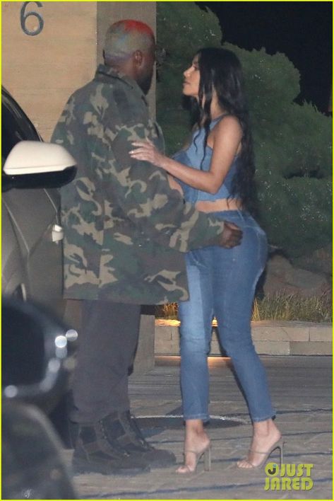 Kimberly Kardashian, Low Cut Jeans, Jonathan Cheban, Kardashian Fashion, Kim Kadarshian, Kanye West And Kim, Kim Kardashian Kanye West, Kim And Kanye, Denim Bottoms