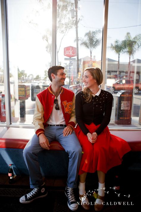 Retro Vintage Outfits 1950s, 50's Outfits 1950s, 1950s Outfit Ideas, 50's Aesthetic, Floral Menswear, Rockabilly Couple, San Diego Photos, Retro Vintage Outfits, 50s Outfit