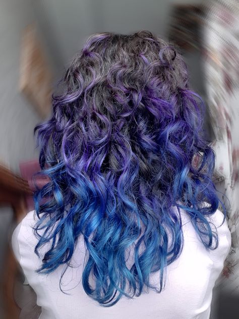 Blue Curly Hair, Curly Wolfcut, Blue And Purple Hair, Purple Ombre Hair, Fancy Hairstyles, Purple Ombre, Ombre Hair, Purple Hair, Blue Purple