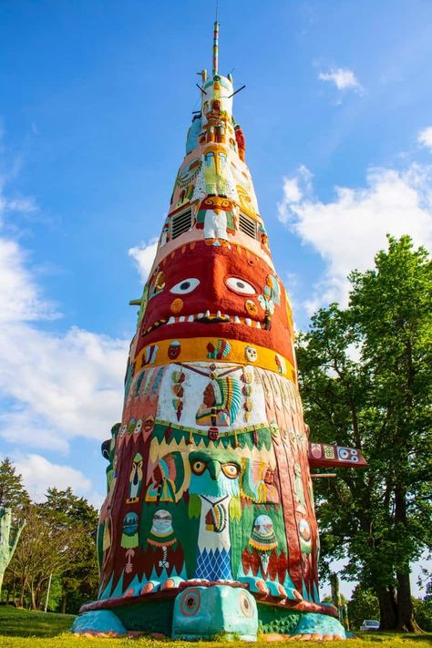 10 Hidden Gems Along Route 66 for Your Bucket List Oklahoma Attractions, Native American Totem Poles, Guthrie Oklahoma, Totem Pole Art, Oklahoma Travel, Native American Totem, Vintage Diner, Pole Art, Travel Oklahoma