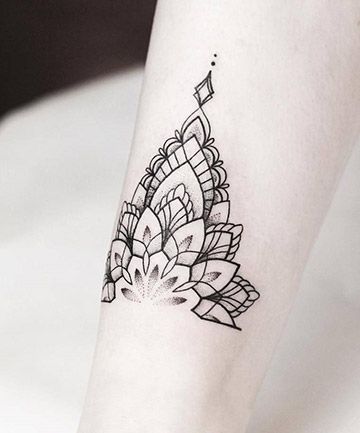 Embody your highest self with these earth-shatteringly gorgeous mandala tattoos Butterfly Mandala Tattoo, Mandala Arm Tattoo, Half Mandala Tattoo, Mandala Tattoo Meaning, Mandala Wrist Tattoo, Tattoo Advice, Mangas Tattoo, Half Mandala, Mandala Tattoos