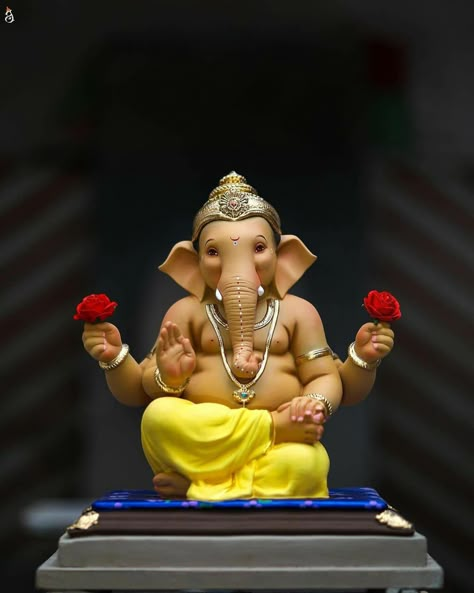 South Indian Ganpati Murti, Ganapati Murti, Sentence Quotes, Ganesha Decoration, Ganpati Murti, Ganpati Photo Hd, Diwali Vector, Ganesha Artwork, Clay Ganesha