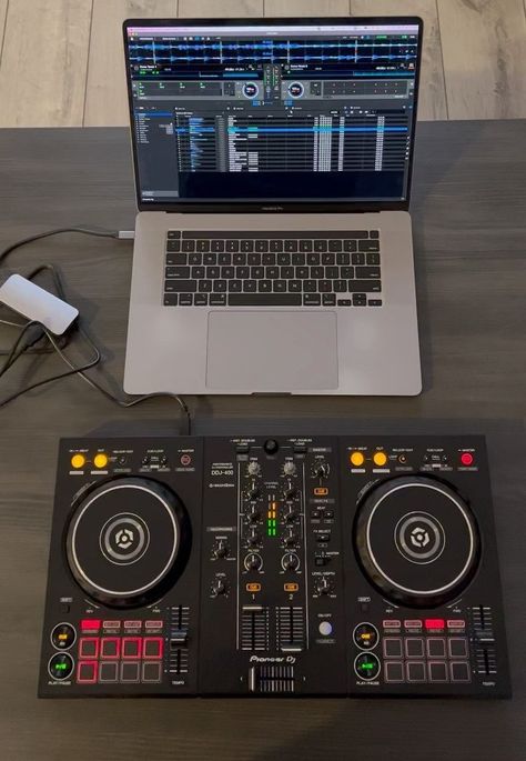 Dj Decks Dj Setup, Pioneer Dj Decks, Dj Lifestyle, Music Studio Aesthetic, Dj Decks, Dj Table, Job Motivation, Home Recording Studio Setup, Virtual Dj