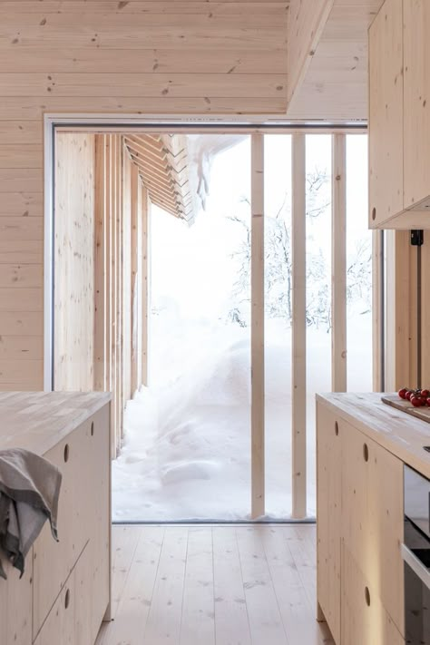 Log Home Bathrooms, Norway Home, Mini Chalet, Cabin In The Snow, Modern Home Designs, Warm Interior, Style Cottage, Wood Interiors, Wooden Slats