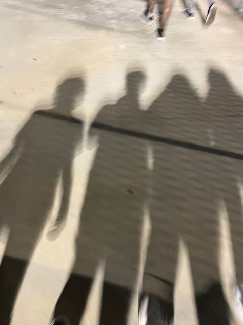 Pic For Gc Squad, Group Shadow Aesthetic, Friendgroup Of 4 Aesthetic, Aesthetic Friend Pictures Faceless Group, Friendgroup Faceless, Friend Pictures Shadow, Best Friend Shadow Aesthetic, Group Aesthetic Photos Faceless, Shadow Friends Aesthetic